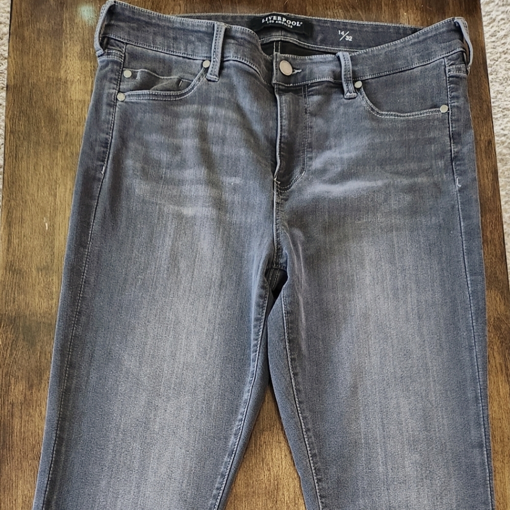 Liverpool Gray Skinny Jeans with Modern Style